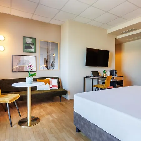 Отель Charlie In Пезаро