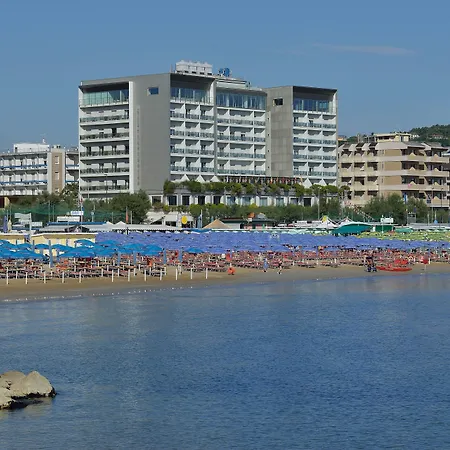 Charlie In Пезаро