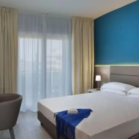 Отель Charlie In