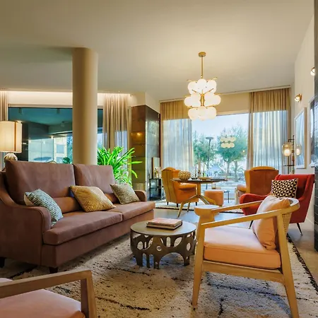 Charlie In Отель Пезаро