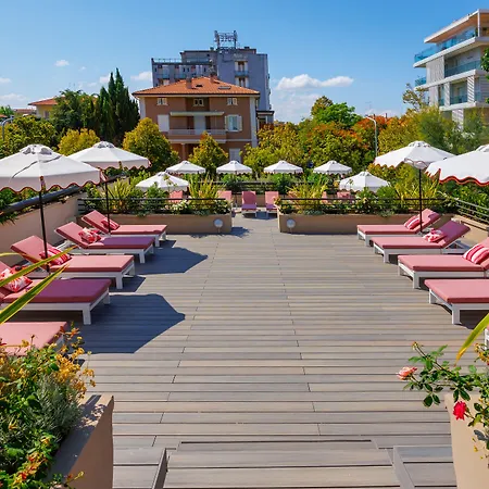 Charlie In Отель