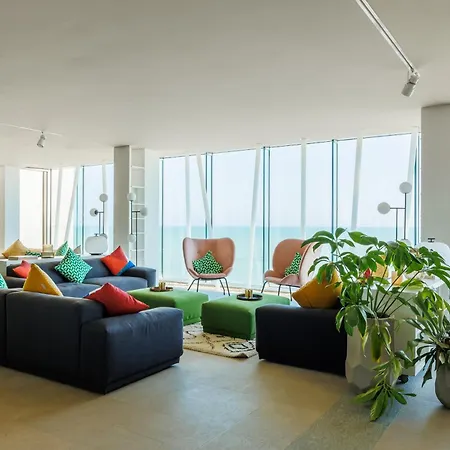 Charlie In 4* Pesaro