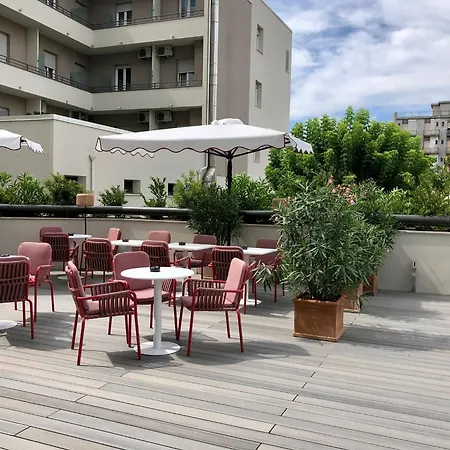 Hotel Charlie In Pesaro 4*