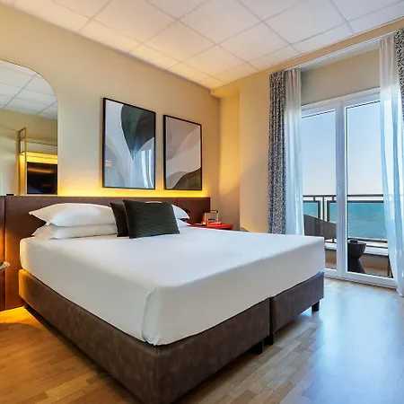 Hotel Charlie In Pesaro 4*