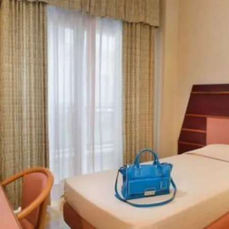 Hotell Charlie In 4*