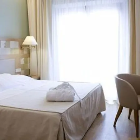 Hotell Charlie In 4*