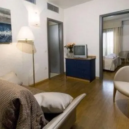Charlie In Hotell 4*