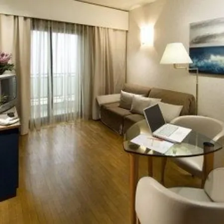 Charlie In Hotel 4*