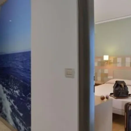 Charlie In Hotell