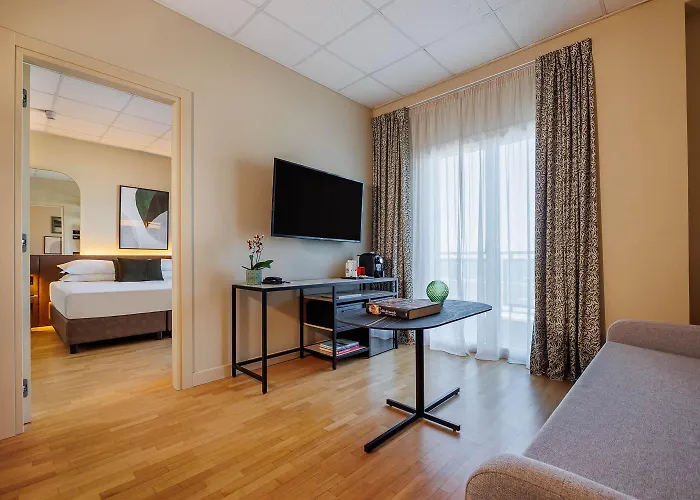 Charlie In 4* Pesaro