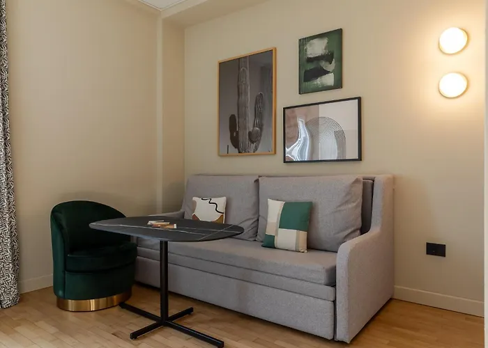 Charlie In Hotel Pesaro